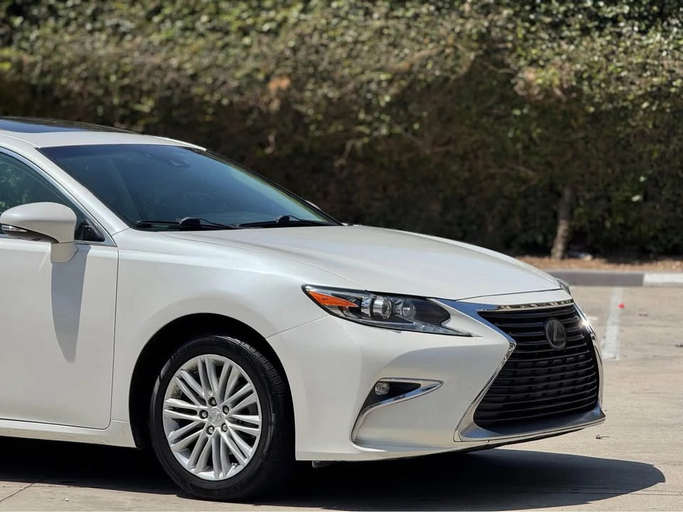 2018 Lexus ES 6th Gen - Image 11 of 20