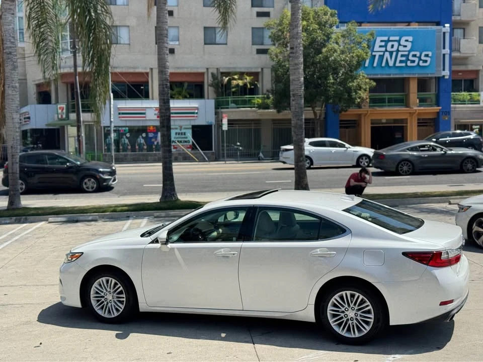 2018 Lexus ES 6th Gen - Image 18 of 20