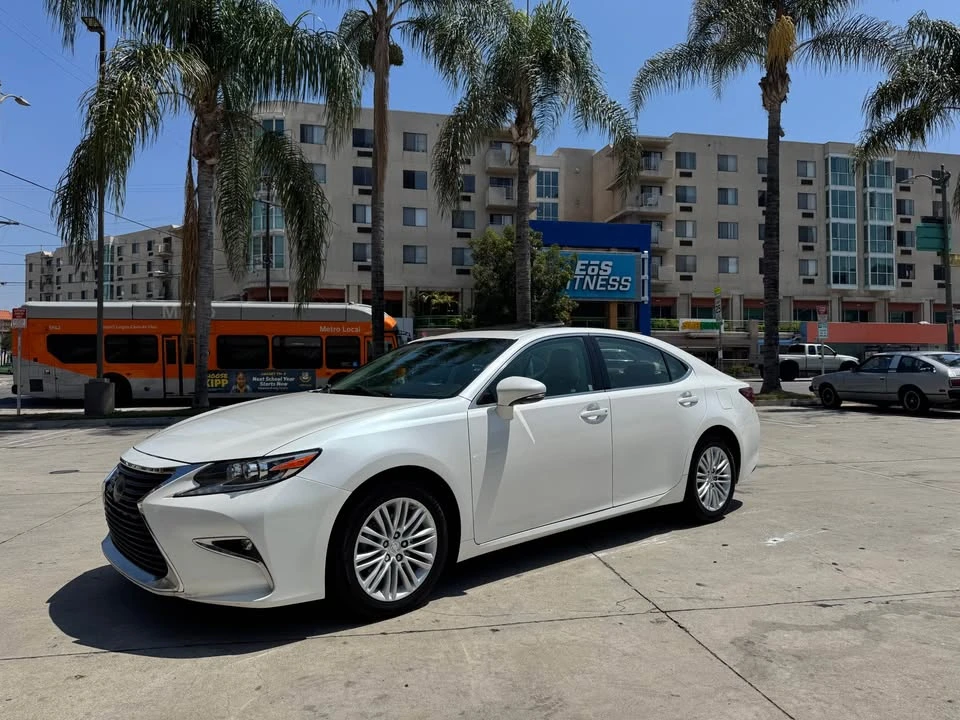 2018 Lexus ES 6th Gen - Image 2 of 20