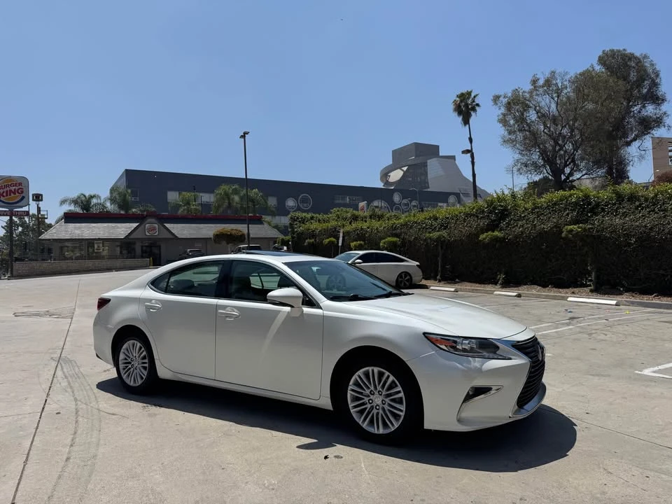2018 Lexus ES 6th Gen - Image 3 of 20
