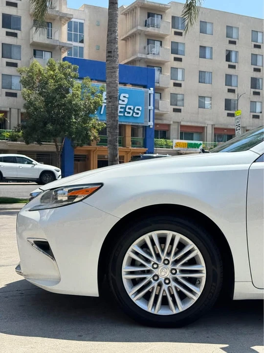 2018 Lexus ES 6th Gen - Image 16 of 20