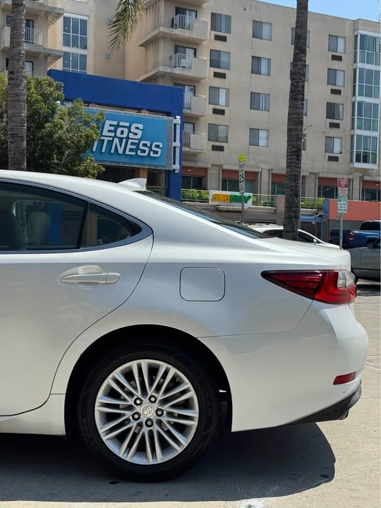2018 Lexus ES 6th Gen - Image 17 of 20