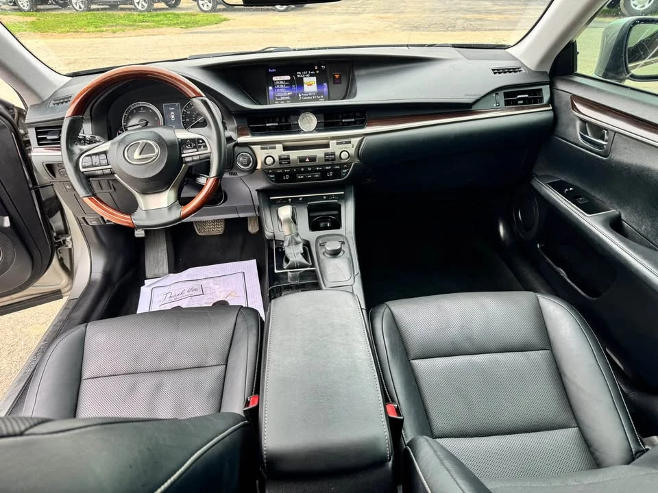 2018 Lexus ES 6th Gen - Image 16 of 20