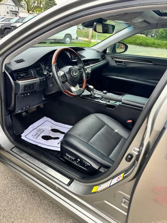 2018 Lexus ES 6th Gen - Image 10 of 20