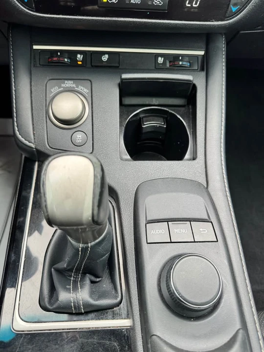 2018 Lexus ES 6th Gen - Image 19 of 20