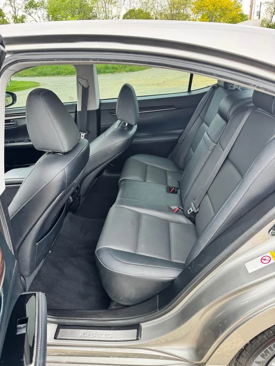 2018 Lexus ES 6th Gen - Image 12 of 20
