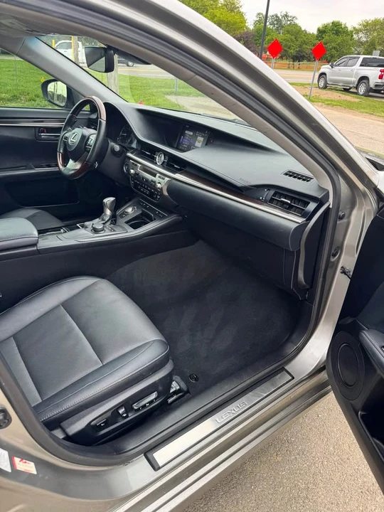 2018 Lexus ES 6th Gen - Image 13 of 20