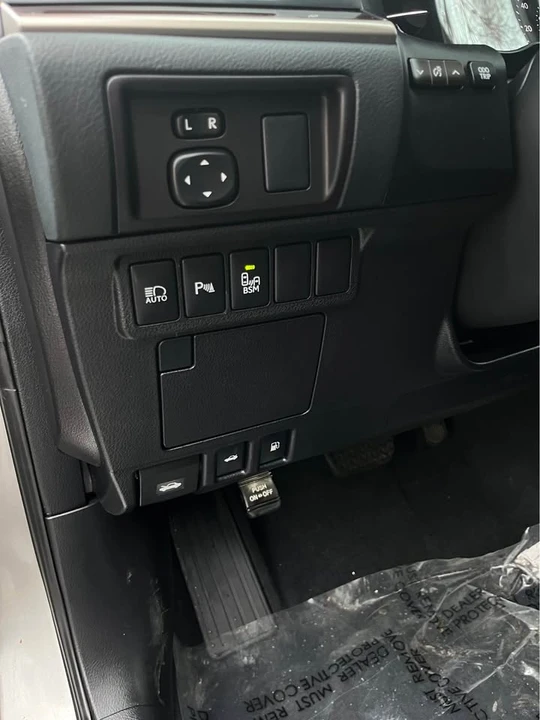 2018 Lexus ES 6th Gen - Image 15 of 17