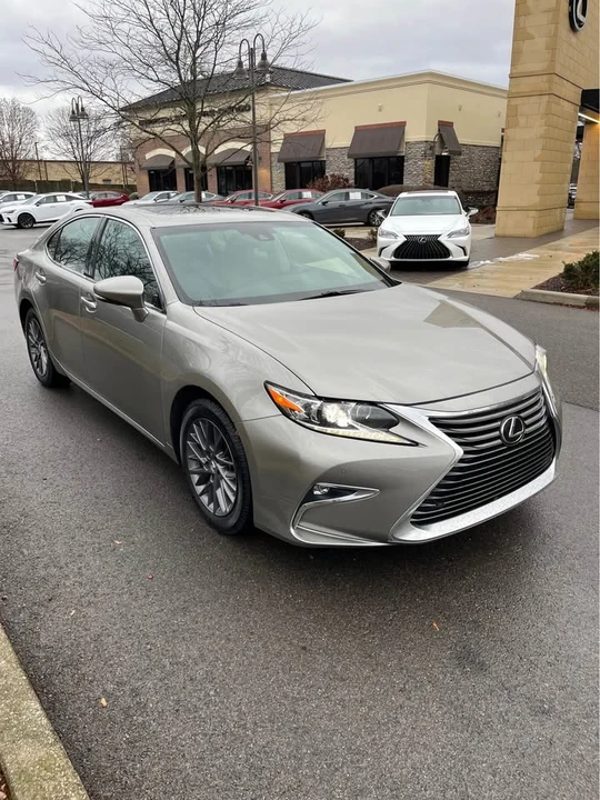 2018 Lexus ES 6th Gen - Image 10 of 17