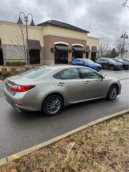 2018 Lexus ES 6th Gen - Image 9 of 17