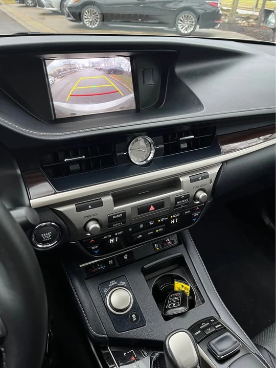2018 Lexus ES 6th Gen - Image 16 of 17