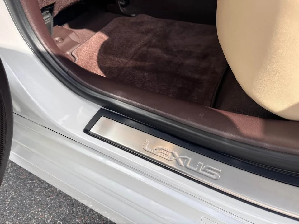 2018 Lexus ES 6th Gen - Image 10 of 17