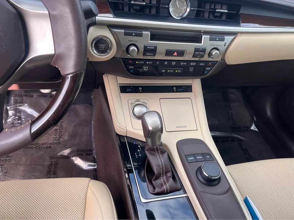 2018 Lexus ES 6th Gen - Image 15 of 17