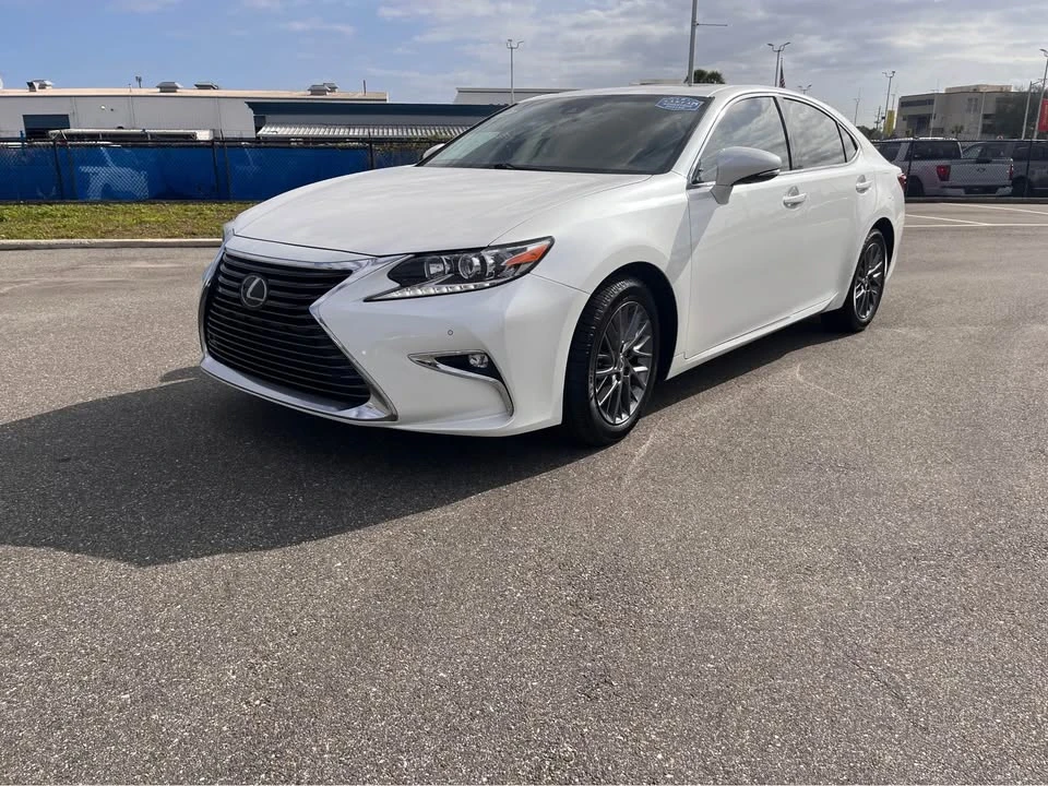 2018 Lexus ES 6th Gen - Image 2 of 17