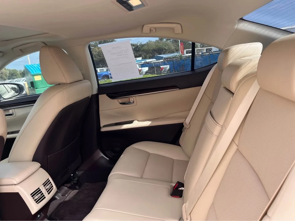 2018 Lexus ES 6th Gen - Image 8 of 17