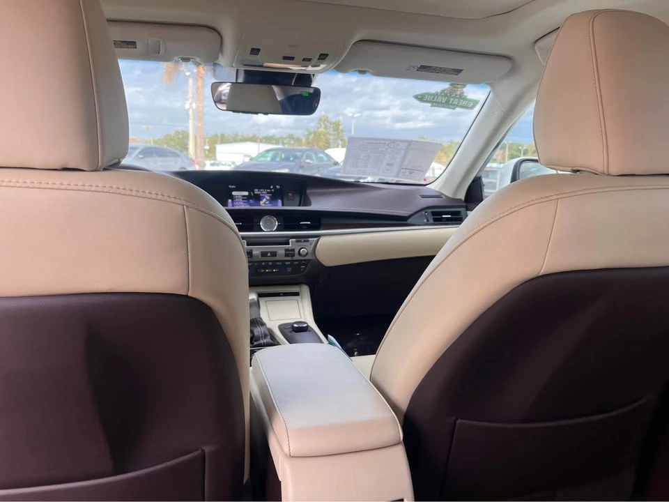 2018 Lexus ES 6th Gen - Image 9 of 17