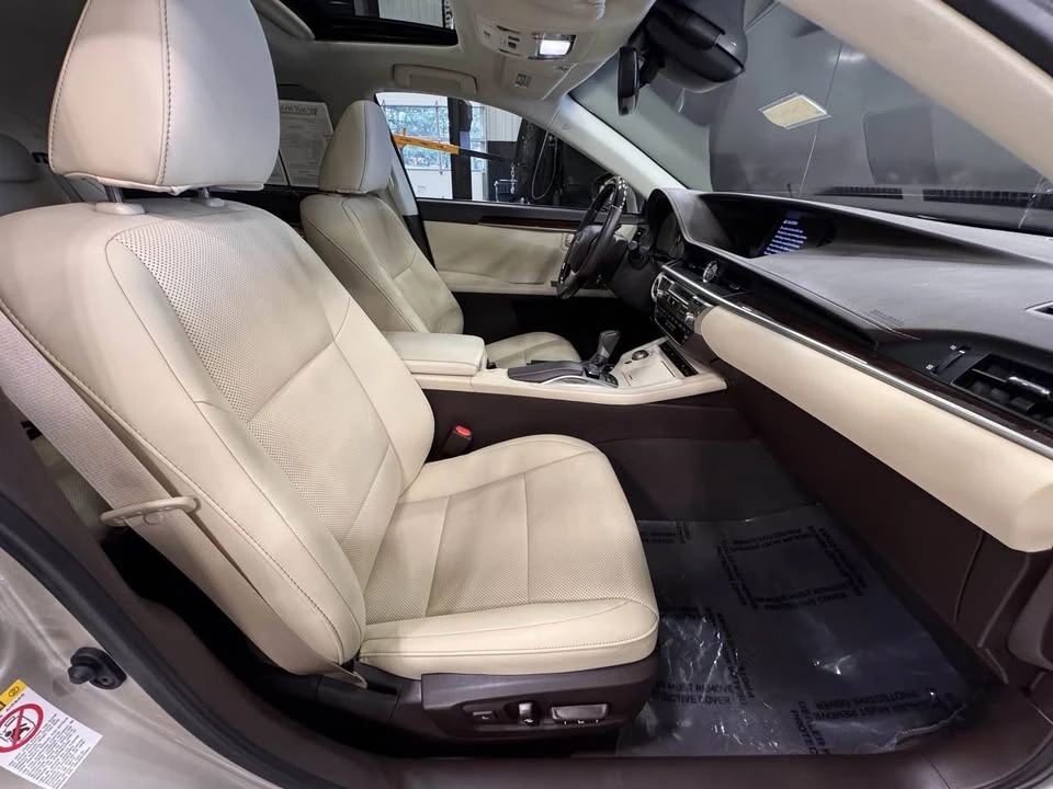 2018 Lexus ES 6th Gen - Image 11 of 17