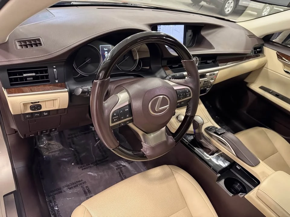 2018 Lexus ES 6th Gen - Image 15 of 17