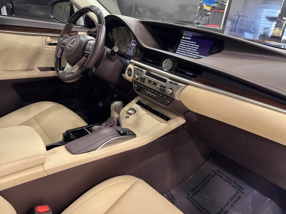 2018 Lexus ES 6th Gen - Image 16 of 17