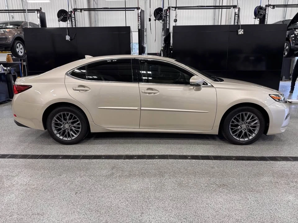 2018 Lexus ES 6th Gen - Image 2 of 17