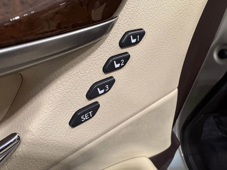 2018 Lexus ES 6th Gen - Image 8 of 17