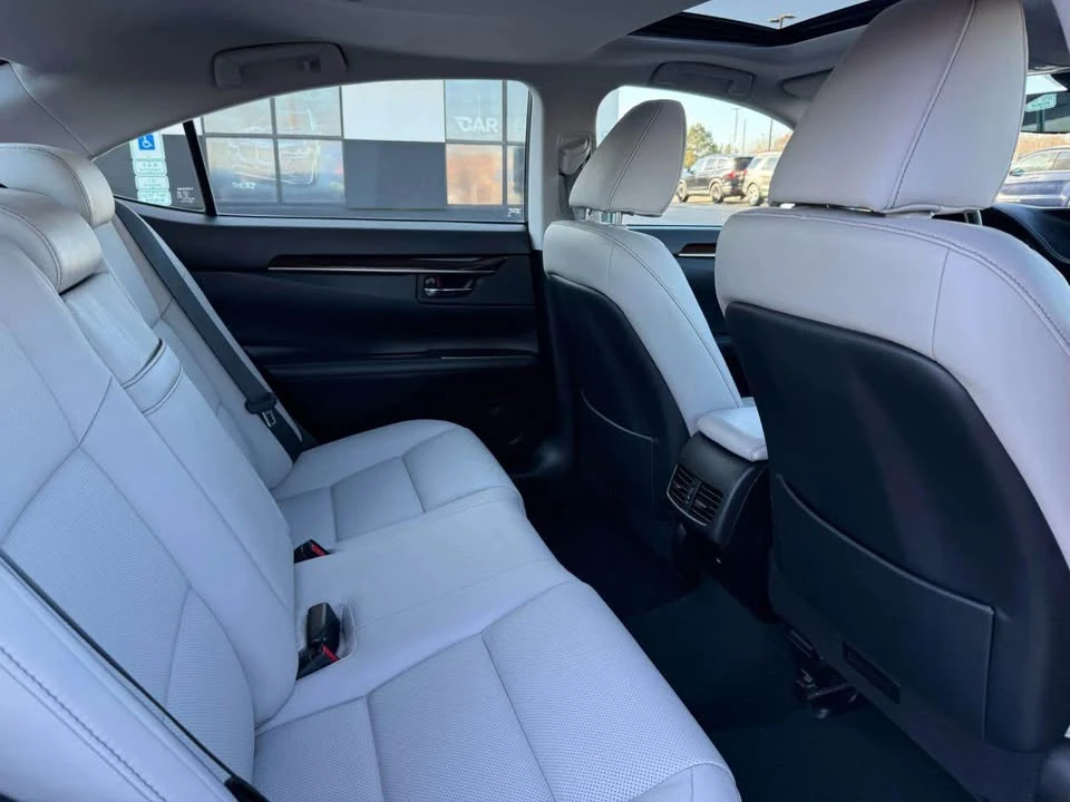 2018 Lexus ES 6th Gen - Image 7 of 8