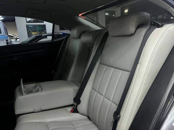 2018 Lexus ES 6th Gen - Image 12 of 20