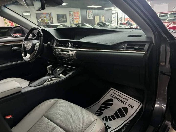 2018 Lexus ES 6th Gen - Image 18 of 20