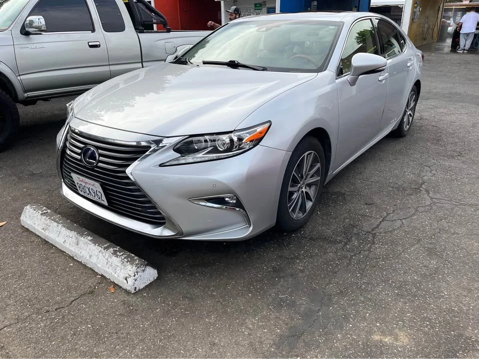 2018 Lexus ES 6th Gen - Image 2 of 20