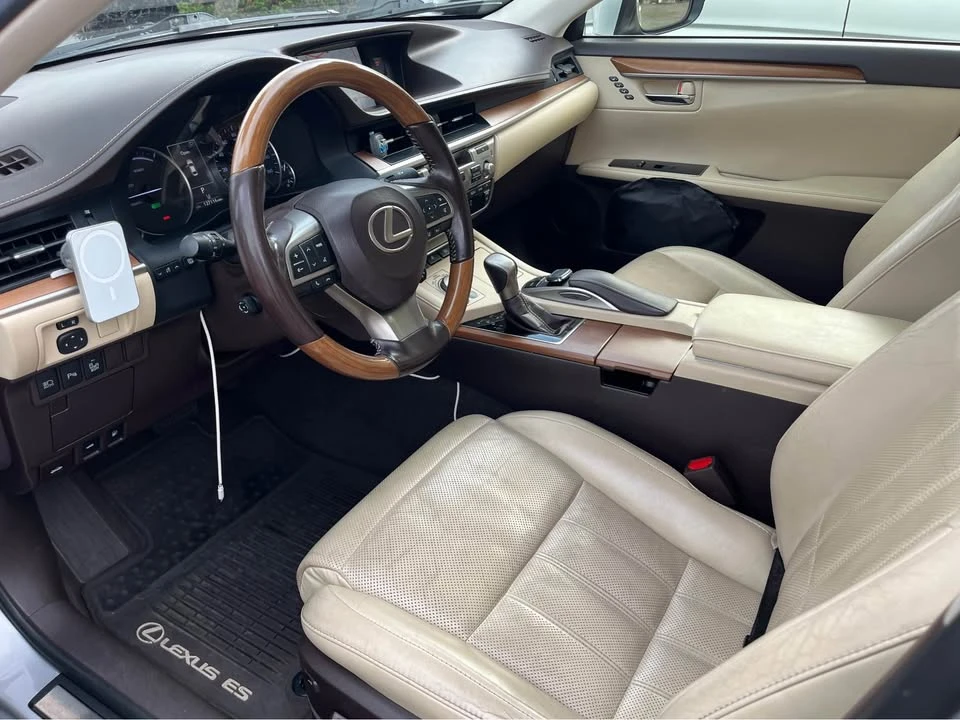 2018 Lexus ES 6th Gen - Image 13 of 20