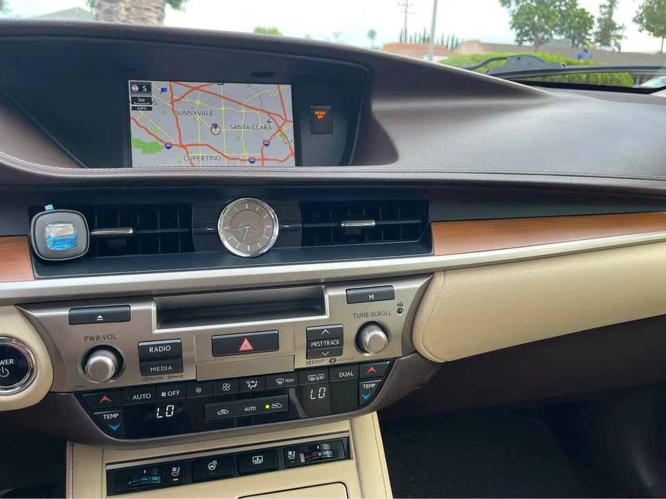 2018 Lexus ES 6th Gen - Image 14 of 20