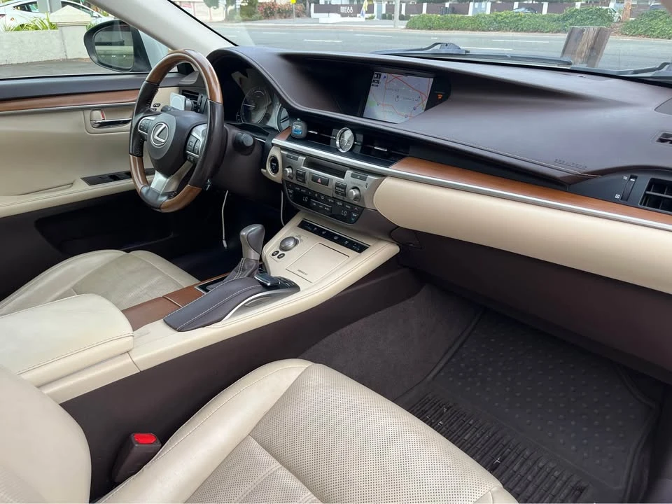 2018 Lexus ES 6th Gen - Image 16 of 20