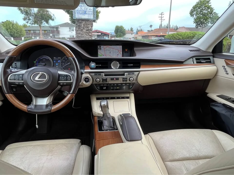 2018 Lexus ES 6th Gen - Image 11 of 20