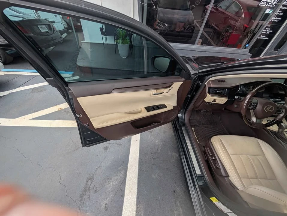 2018 Lexus ES 6th Gen - Image 12 of 15