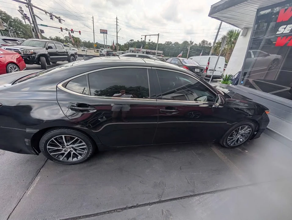 2018 Lexus ES 6th Gen - Image 2 of 15