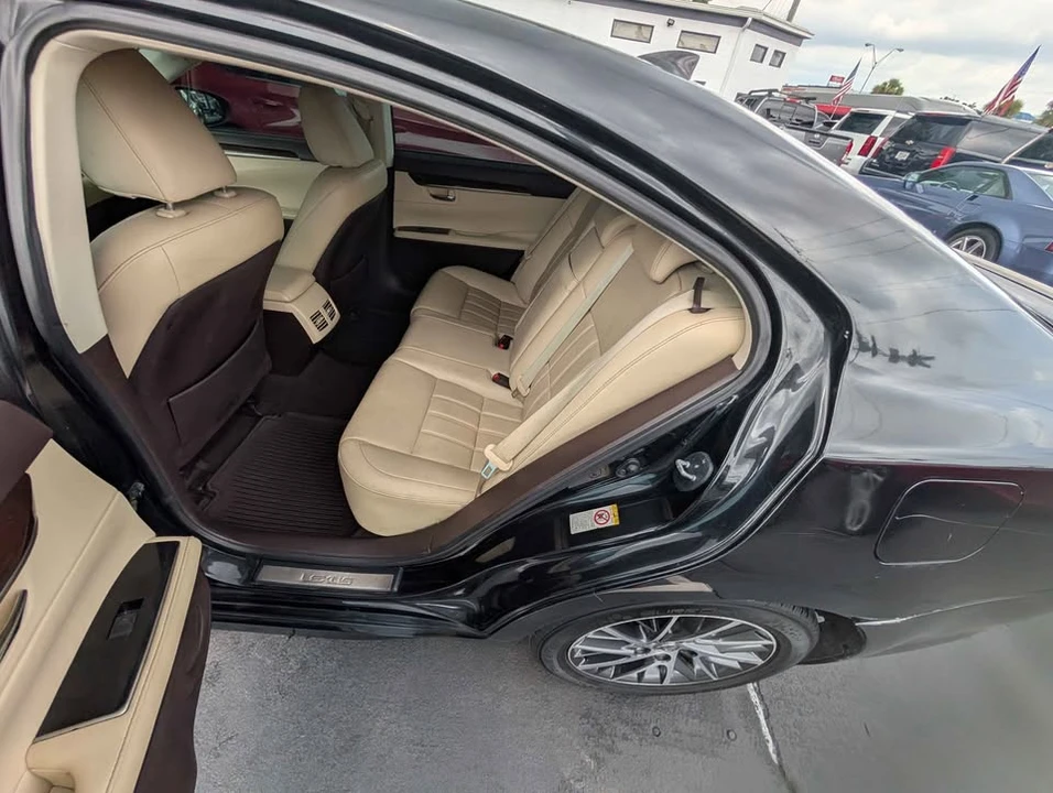 2018 Lexus ES 6th Gen - Image 10 of 15