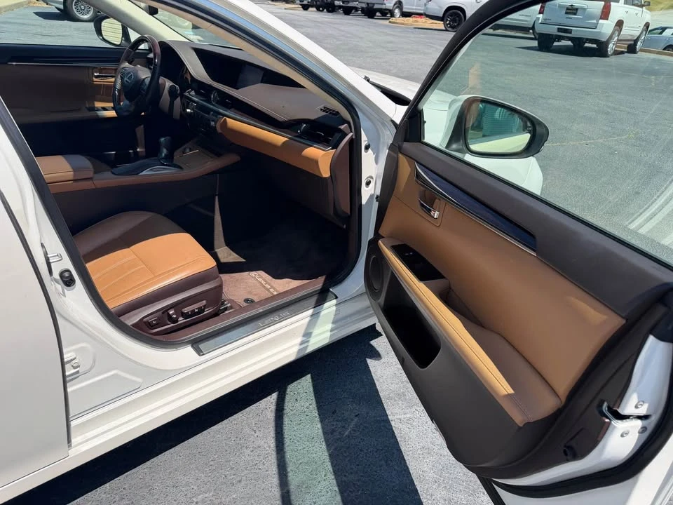 2018 Lexus ES 6th Gen - Image 13 of 16