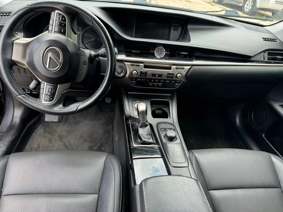 2018 Lexus ES 6th Gen - Image 8 of 16
