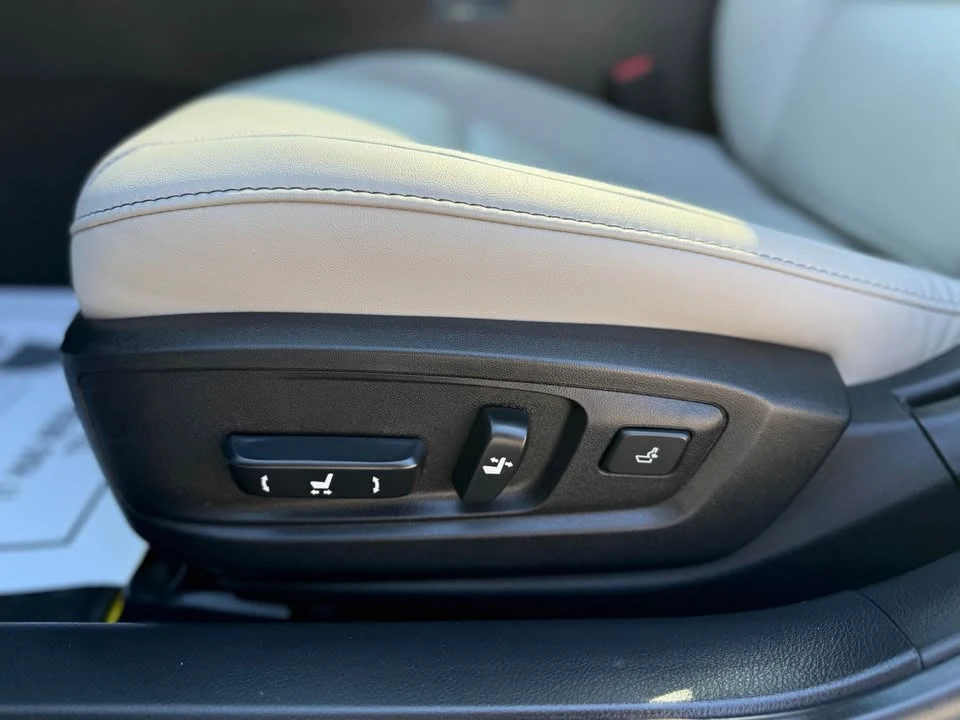 2018 Lexus ES 6th Gen - Image 13 of 19