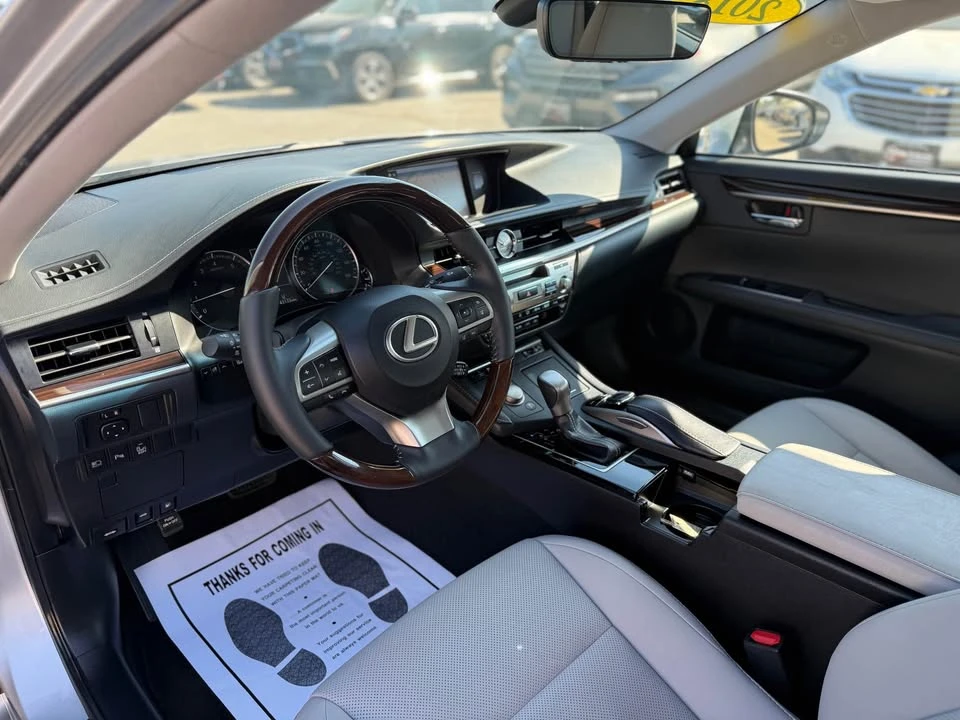 2018 Lexus ES 6th Gen - Image 10 of 19