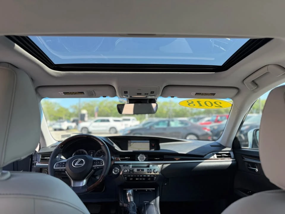 2018 Lexus ES 6th Gen - Image 14 of 19