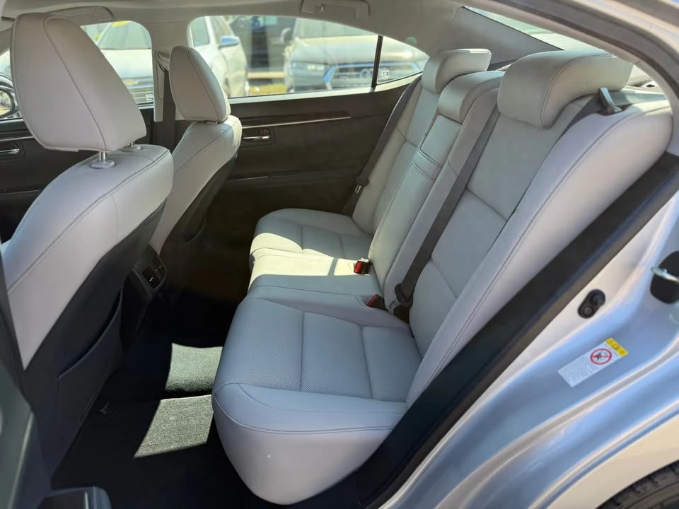2018 Lexus ES 6th Gen - Image 11 of 19