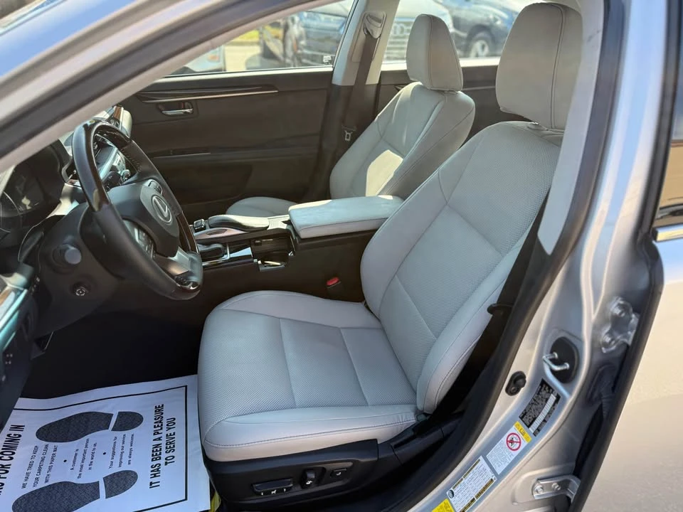 2018 Lexus ES 6th Gen - Image 9 of 19