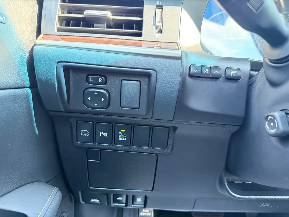 2018 Lexus ES 6th Gen - Image 17 of 19