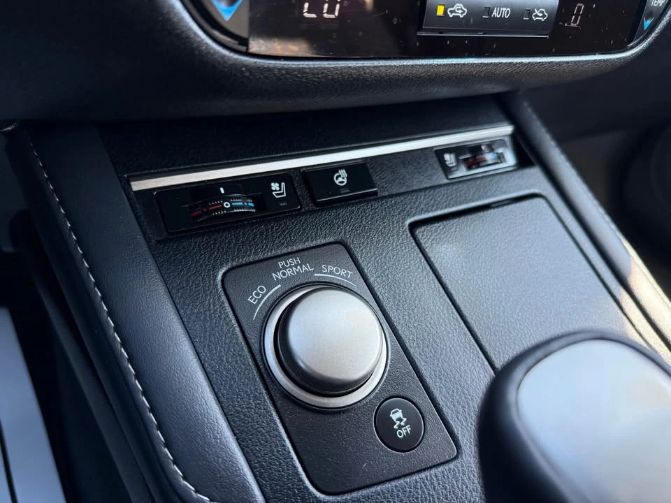 2018 Lexus ES 6th Gen - Image 18 of 19