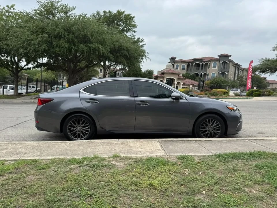 2018 Lexus ES 6th Gen - Image 9 of 20