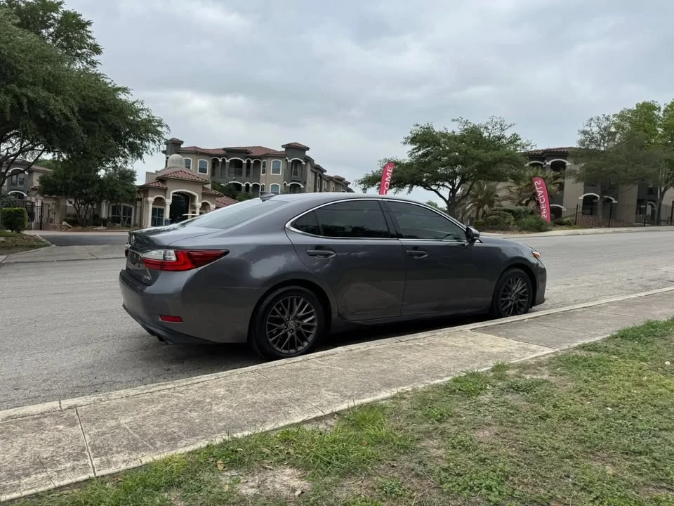 2018 Lexus ES 6th Gen - Image 10 of 20