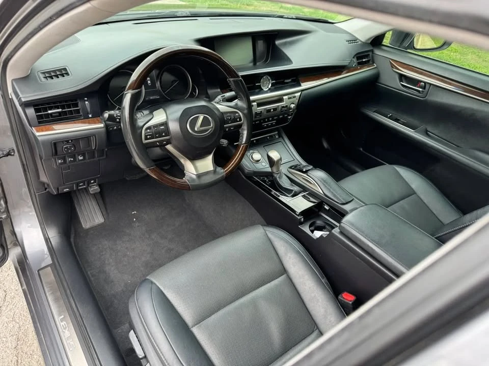 2018 Lexus ES 6th Gen - Image 19 of 20