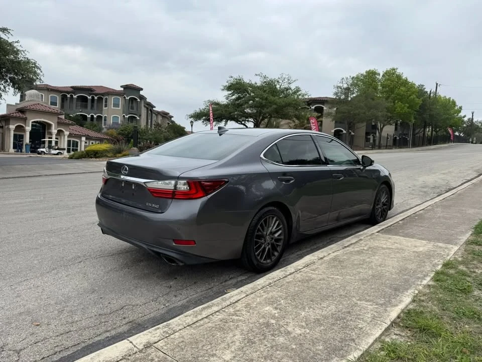 2018 Lexus ES 6th Gen - Image 11 of 20