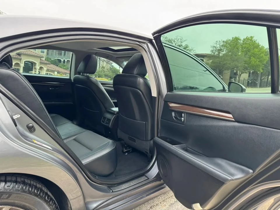 2018 Lexus ES 6th Gen - Image 15 of 20